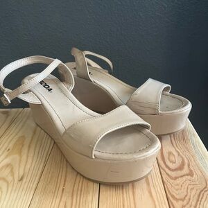 Soda platforms glossy nude beige wedges sandals